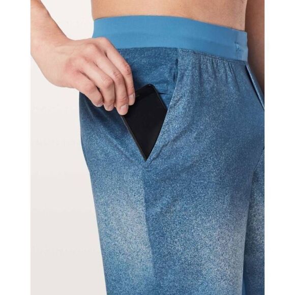 LULULEMON ATHLETICA T.H.E. Short 'Linerless 9' Updated Fit Size Medium - Picture 5 of 6